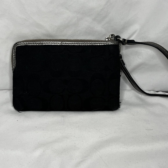 Coach clutch - Picture 3 of 3